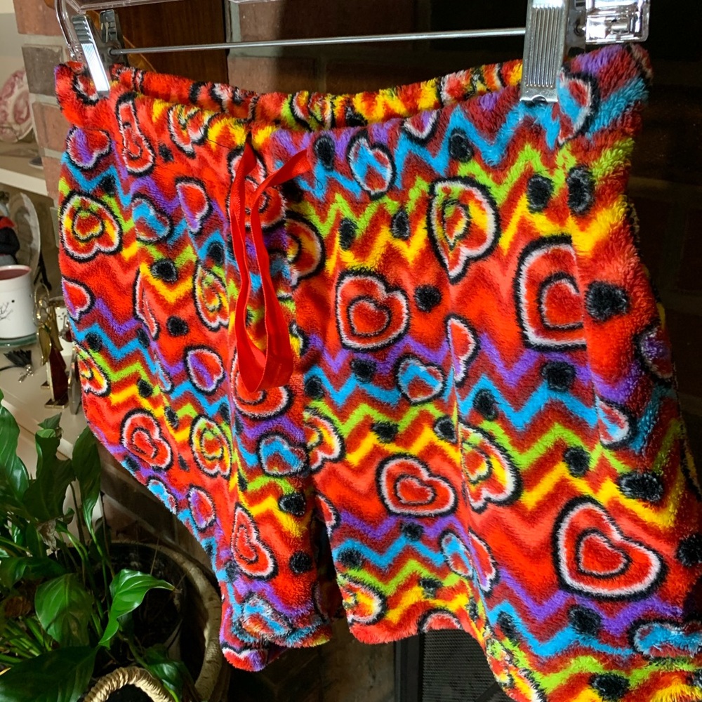 Sz L funky electric psychedelic hearts fur shorts